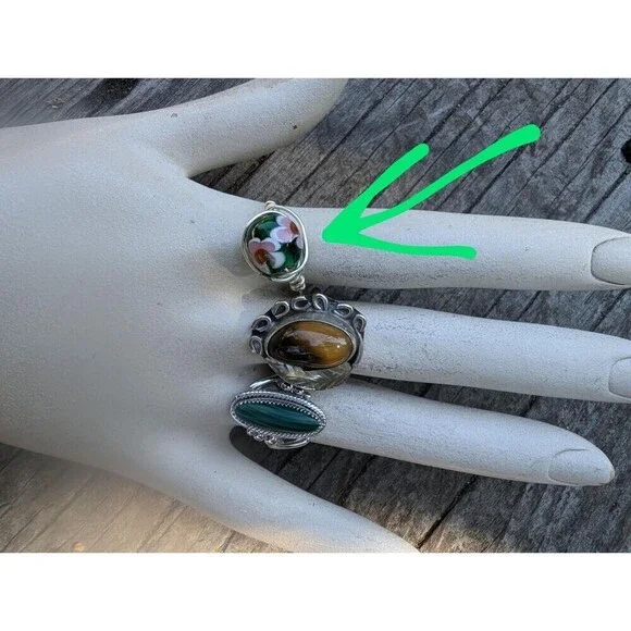 Vintage Flower Glass Ring, Size 10 1/2 Ring - Picture 10 of 10